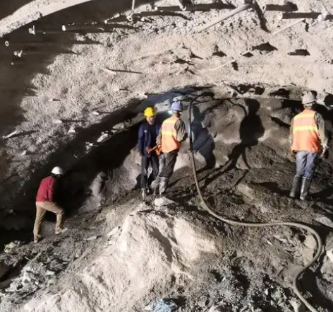 大化拱顶带模注浆料的施工流程及注意事项